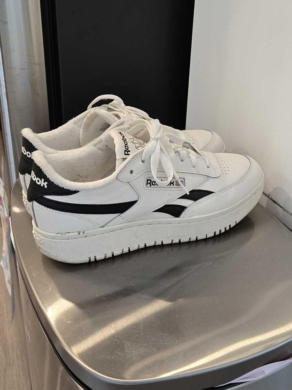 Reebok White Sneakers with Black Accents - Picture 5 of 6